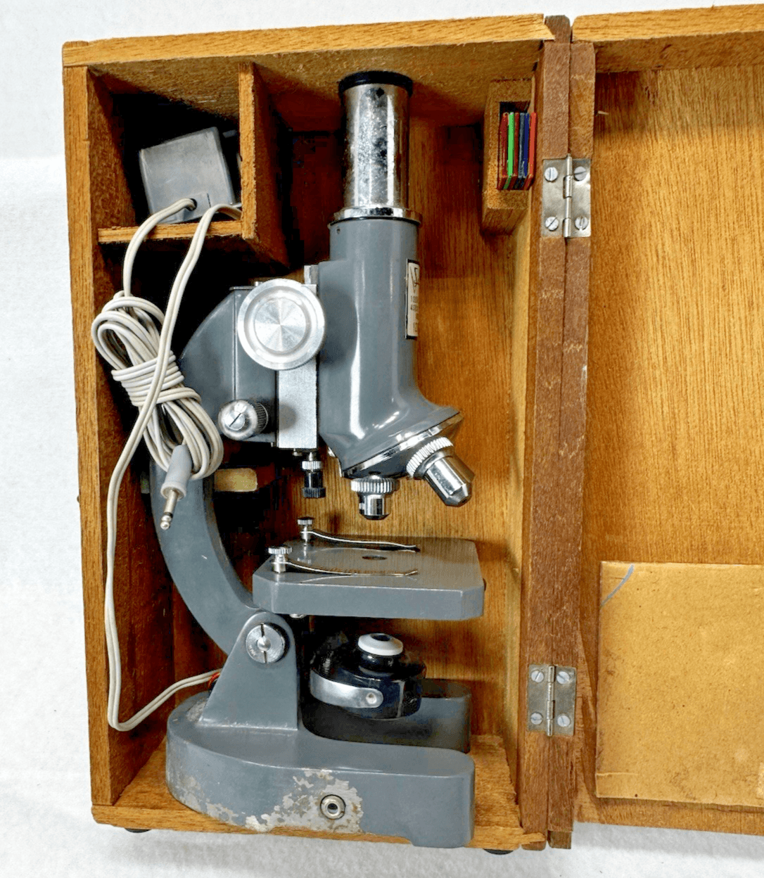 Selsi 1200x microscope w box and accessories. Good Condition Light Not Coming On - Thumbnail 6