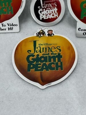 Lot of 4 1996 James and the Giant Peach Movie Pinback Buttons - Thumbnail 4