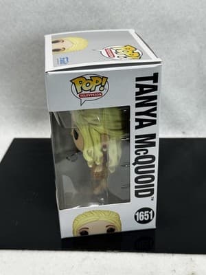 Funko Pop! Tanya McQuoid (Holding Sunglasses) 1651 - Thumbnail 4