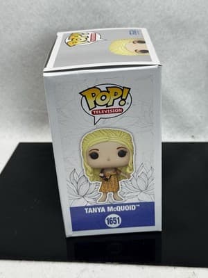 Funko Pop! Tanya McQuoid (Holding Sunglasses) 1651 - Thumbnail 2
