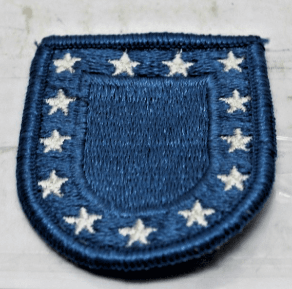 US ARMY BERET PATCH BLUE FLASH WITH STARS - Image 1