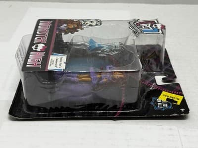 Monster High Dracula & Lagoona Blue Scary Cute Collectible Figures NEW - Thumbnail 6