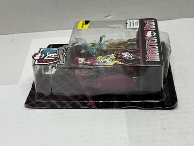 Monster High Dracula & Lagoona Blue Scary Cute Collectible Figures NEW - Thumbnail 5
