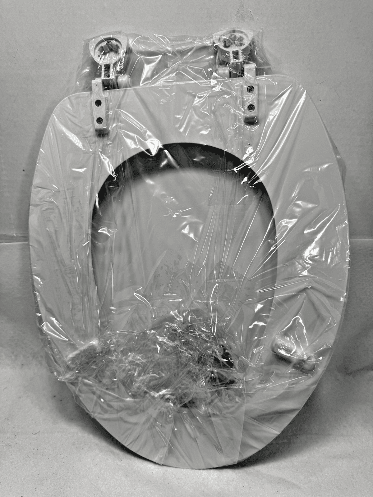 Glacier Bay Elongated Enameled Wood White Toilet Seat 546077-000 18.8" 47.7cm - Thumbnail 4