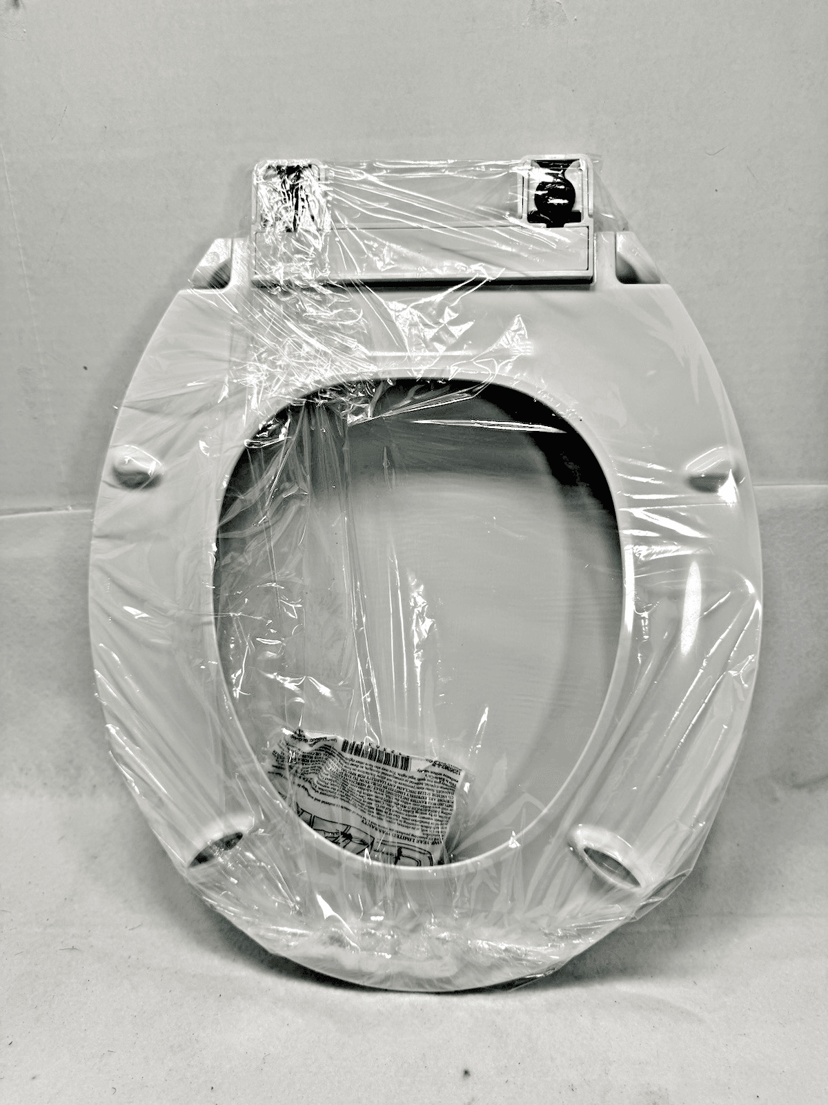 Kohler 4639-0 Cachet Quick Round Toilet Seat White Ready Latch 16 5/8 - 14 3/16 - Thumbnail 4