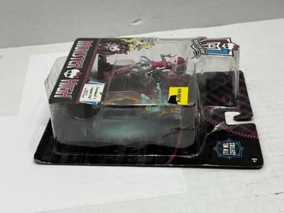 Monster High Dracula & Lagoona Blue Scary Cute Collectible Figures NEW - Thumbnail 6