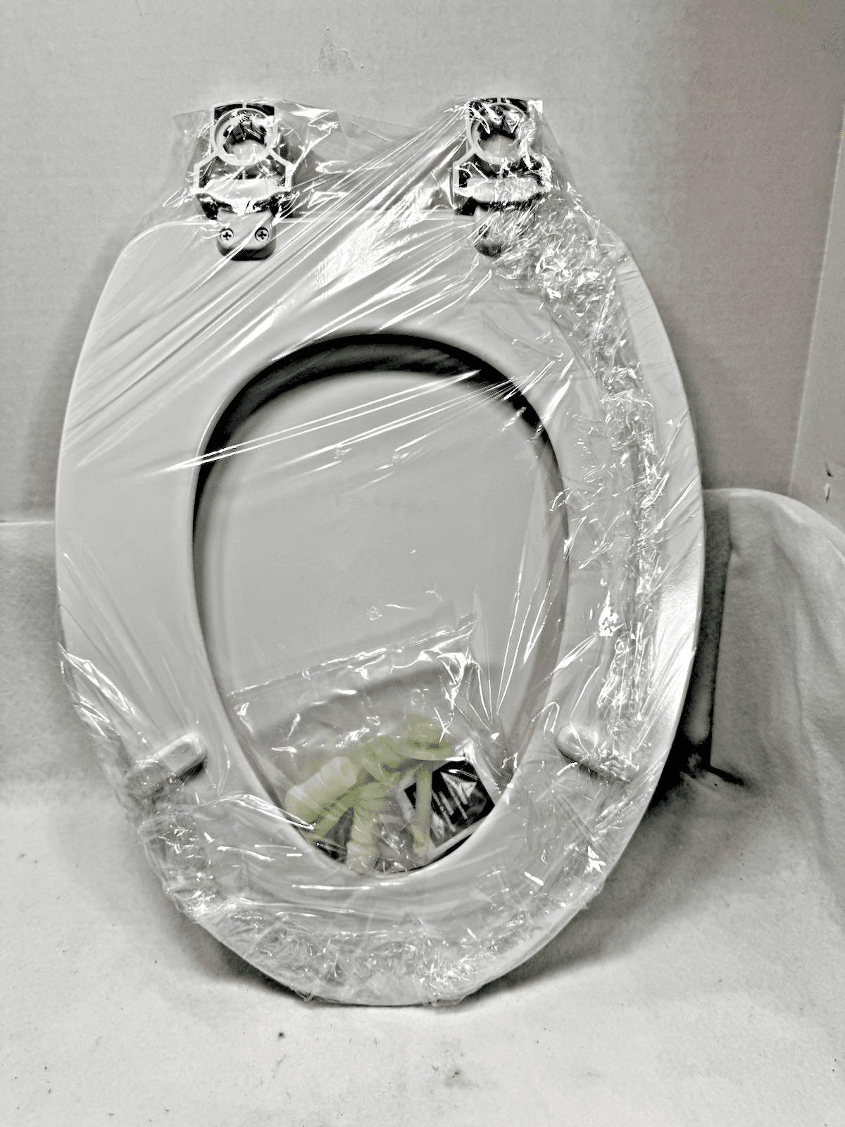 Bemis Elongated Toilet Seat White 1001-262-668-000 18.5" - 47cm - Thumbnail 4