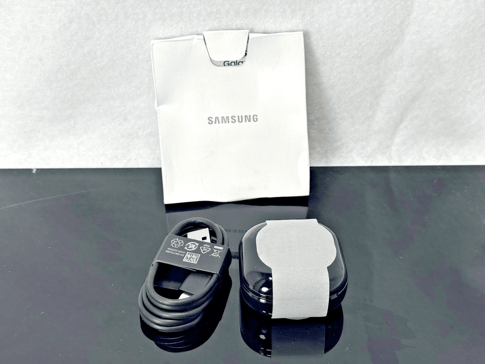 Samsung Galaxy Earbuds Wireless Bluetooth Earbuds Black New (#006) - Thumbnail 2