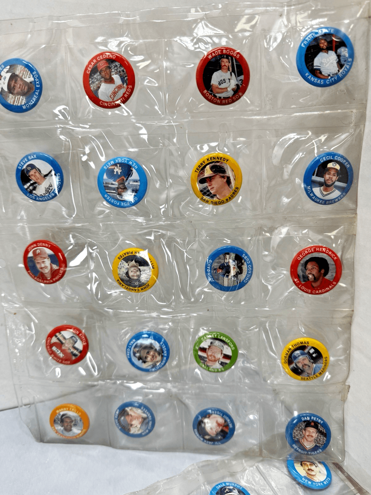 1984 Fun Foods Baseball Buttons Pins Complete Set of 133 Rose Ryan Ripken Brett - Thumbnail 5
