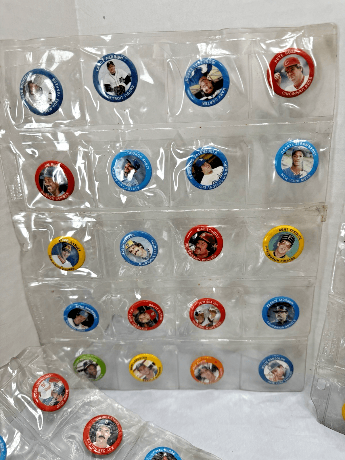1984 Fun Foods Baseball Buttons Pins Complete Set of 133 Rose Ryan Ripken Brett - Thumbnail 3