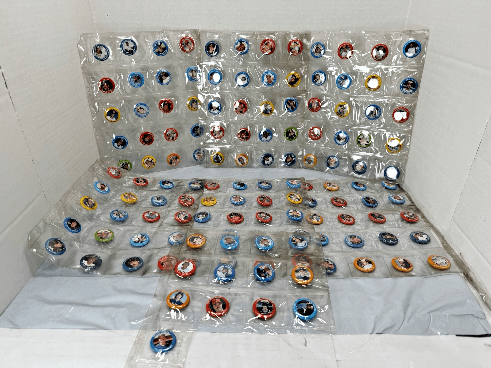 1984 Fun Foods Baseball Buttons Pins Complete Set of 133 Rose Ryan Ripken Brett - Thumbnail 2