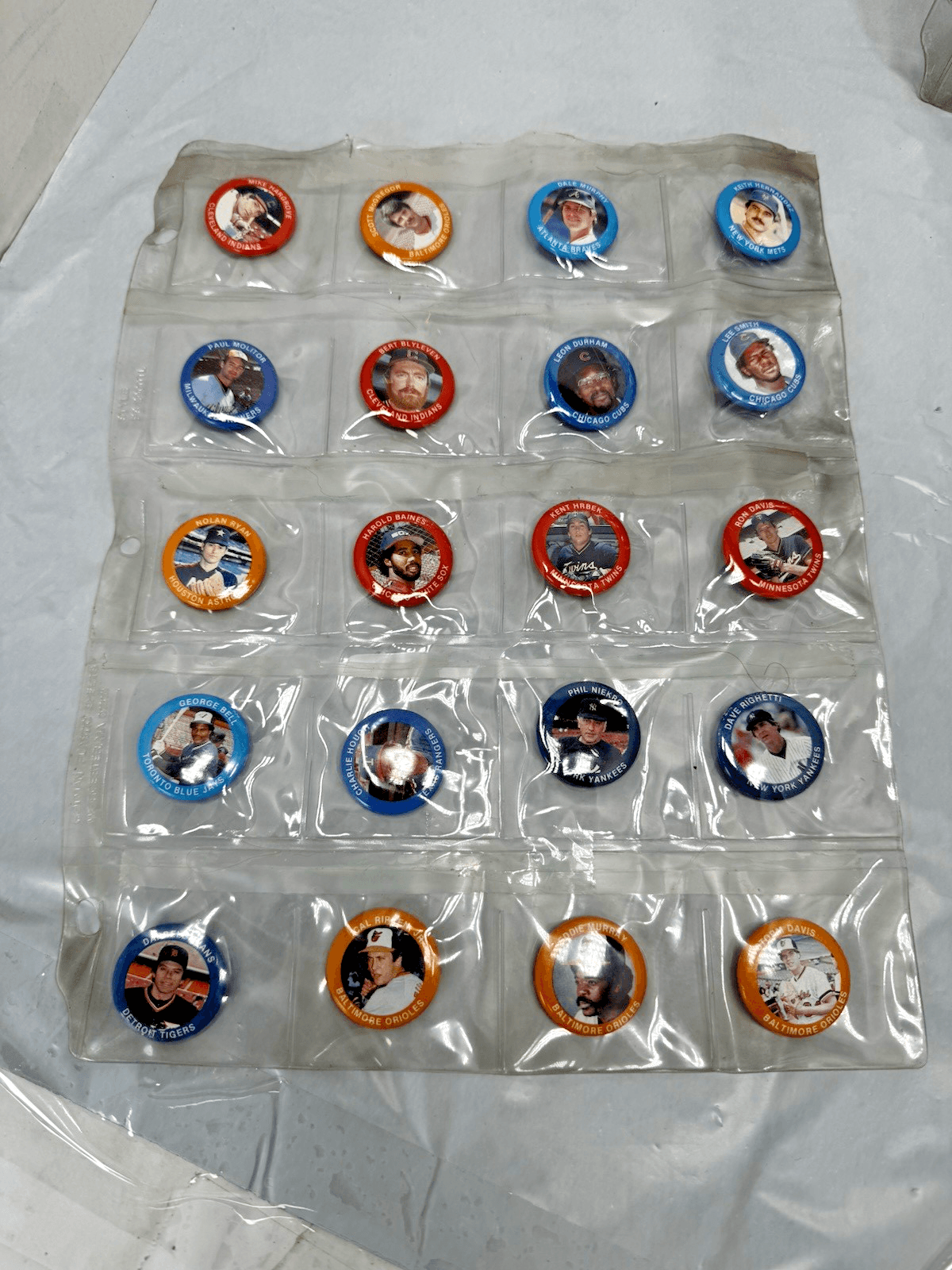 1984 Fun Foods Baseball Buttons Pins Complete Set of 133 Rose Ryan Ripken Brett - Thumbnail 8
