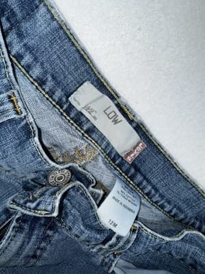 Vintage Levis 542 Jeans Womens 12M Blue Y2K Low Flare Pockets Denim Medium Wash - Thumbnail 2