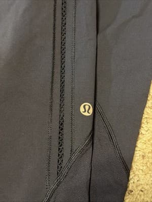 Lululemon Leggings Size: 6 Color: Black 26” Waist 18” Inseam Crop - Thumbnail 3