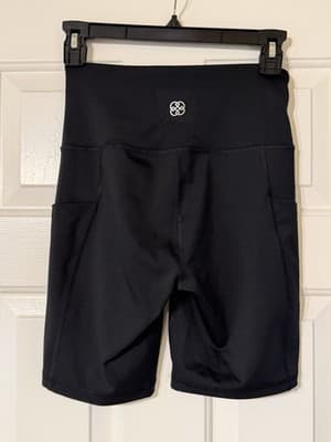 Daisy Fuentes Women’s Biker Shorts W/ Pockets Size: Small Color: Black