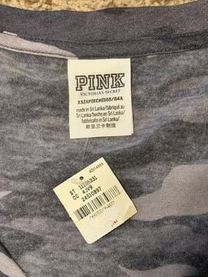 Victoria's Secret PINK Camo T-shirt XS - Thumbnail 3