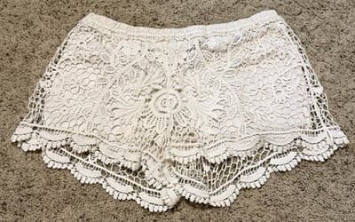 Vivid Importers of NY Crochet Shorts With Liner Color: Cream Size: Large