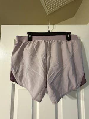 NWT Women’s Under Armor Fly By 2.0 Shorts. Large - Thumbnail 2