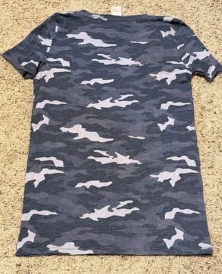 Victoria's Secret PINK Camo T-shirt XS - Thumbnail 2