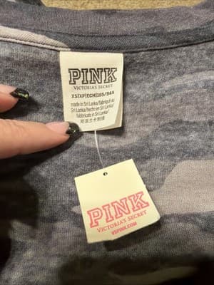 Victoria's Secret PINK Camo T-shirt XS - Thumbnail 4