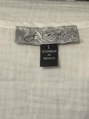 J Valid Cover Up With Pockets Size: Large Color: White. Bought And Never Wore - Thumbnail 3