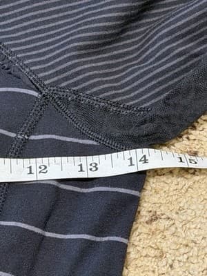 Lululemon Women's Workout Running Shirt W/Thumb Holes Size 6 P2P Is 14” - Thumbnail 7