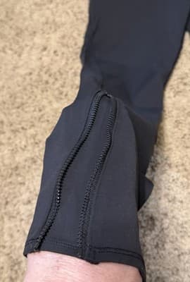 Athleta Stealth Tech 7/8 Tight Color: Black Size: Medium W/Pockets - Thumbnail 3