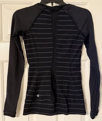 Lululemon Women's Workout Running Shirt W/Thumb Holes Size 6 P2P Is 14” - Thumbnail 2