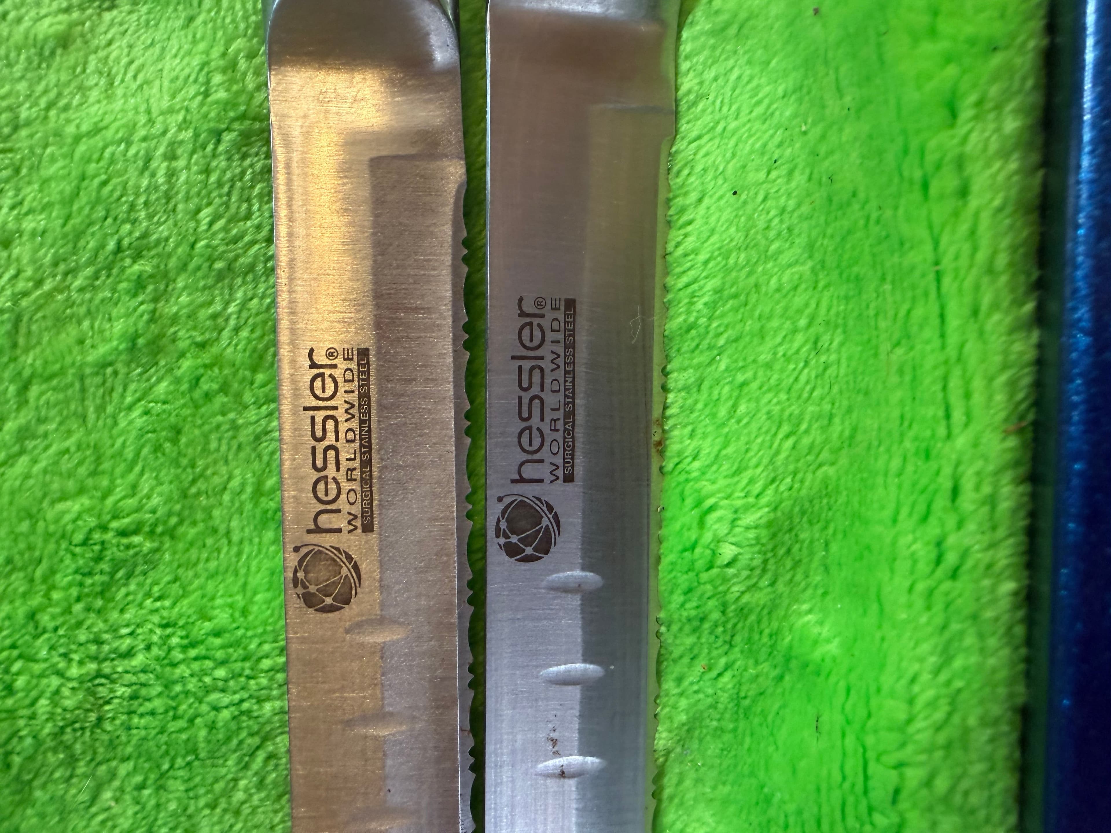 Hessler Worldwide Stainless Steel Carving Forks Set with Serrated Blades - Thumbnail 3