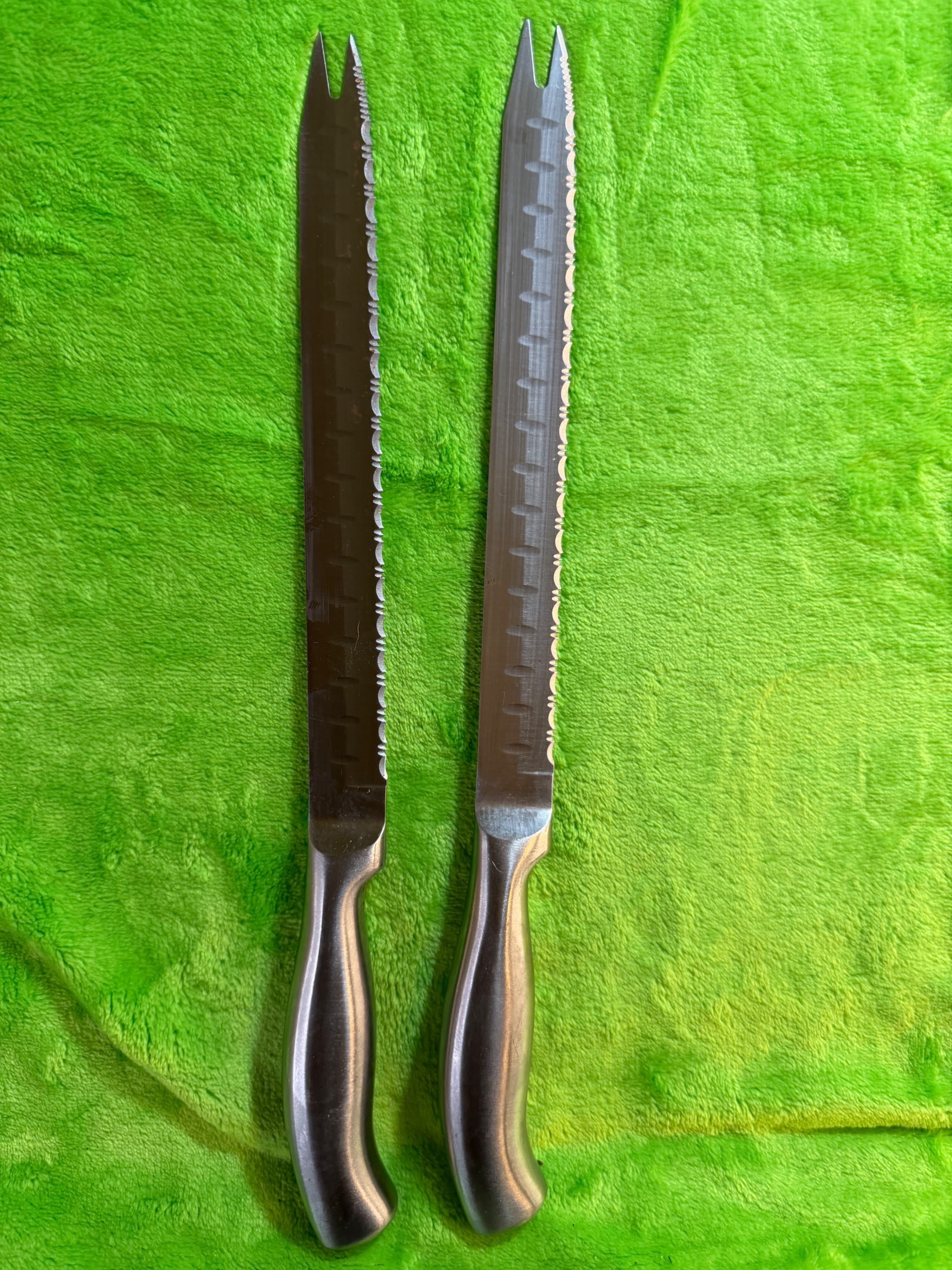 Hessler Worldwide Stainless Steel Carving Forks Set with Serrated Blades - Thumbnail 2