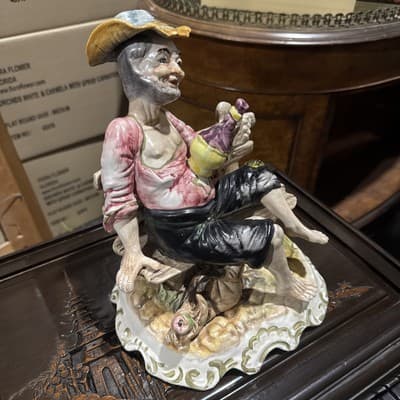 Genuine Italian CAPODIMONTE Tramp On Bench Porcelain Figurine Hobo N/Crown - Thumbnail 2