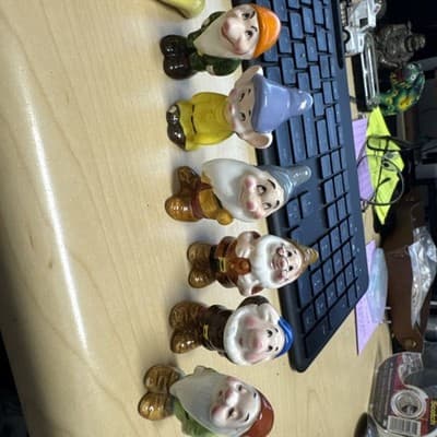 Vintage Walt Disney Productions Snow White and the eight Dwarfs Figurines, Japan - Thumbnail 3