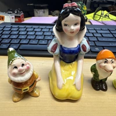 Vintage Walt Disney Productions Snow White and the eight Dwarfs Figurines, Japan - Thumbnail 2