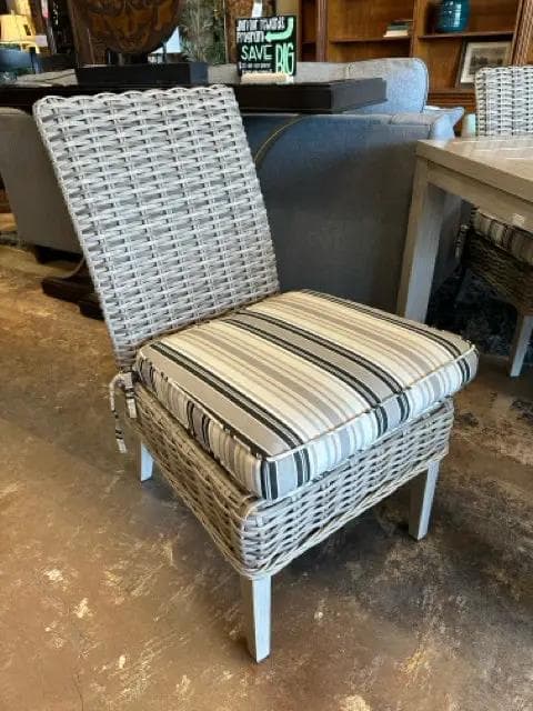 E.B.E.L. Square Aluminum Outdoor Dining Table with 4 Chairs & Cushions - Thumbnail 3