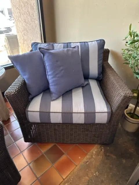 Summer Classic Dark Swivel Arm Chair with Navy Stripped Cushions & 2 Pillows - Thumbnail 4