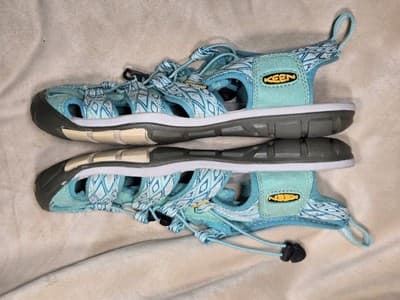KEEN Teal Outdoor Sandals with bungee cord closures Waterproof Slip on Shoe 7.5 - Thumbnail 7