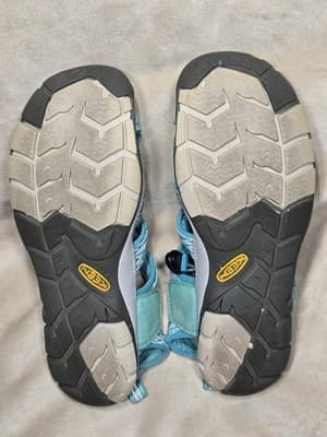 KEEN Teal Outdoor Sandals with bungee cord closures Waterproof Slip on Shoe 7.5 - Thumbnail 5