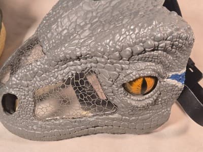 Jurassic World Dinosaur Mask Lot of 2 - T-Rex & Blue Raptor - WORKS, Mattel - Thumbnail 10