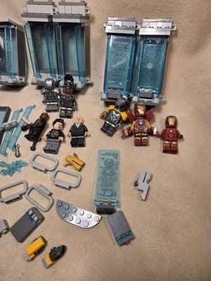 LEGO Marvel Iron Man Hall of Armor Lot - 5 Suits + Audi R8 - PLEASE READ - Thumbnail 2