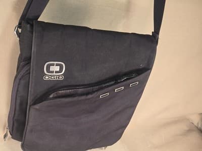 OGIO TechnolOGIO Crossbody Vault Messanger Bag Model# 630525 Unisex - Thumbnail 2