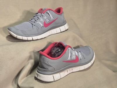 Nike Free 5.0 Womens 7.5 Athletic Running Sneaker Grey Pink Lace-Up Shoes - Thumbnail 2