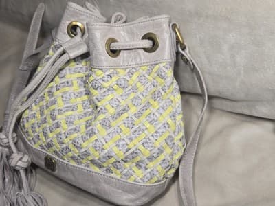 ELLIOTT LUCCA WOVEN LEATHER GRAY SHOULDER OR BUCKET BAG. EASY CLOSE DRAW STRINGS - Thumbnail 3