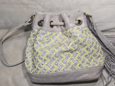 ELLIOTT LUCCA WOVEN LEATHER GRAY SHOULDER OR BUCKET BAG. EASY CLOSE DRAW STRINGS - Thumbnail 7