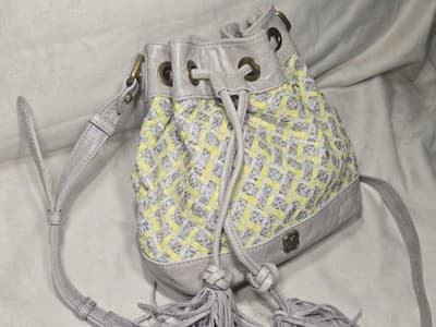 ELLIOTT LUCCA WOVEN LEATHER GRAY SHOULDER OR BUCKET BAG. EASY CLOSE DRAW STRINGS - Thumbnail 4