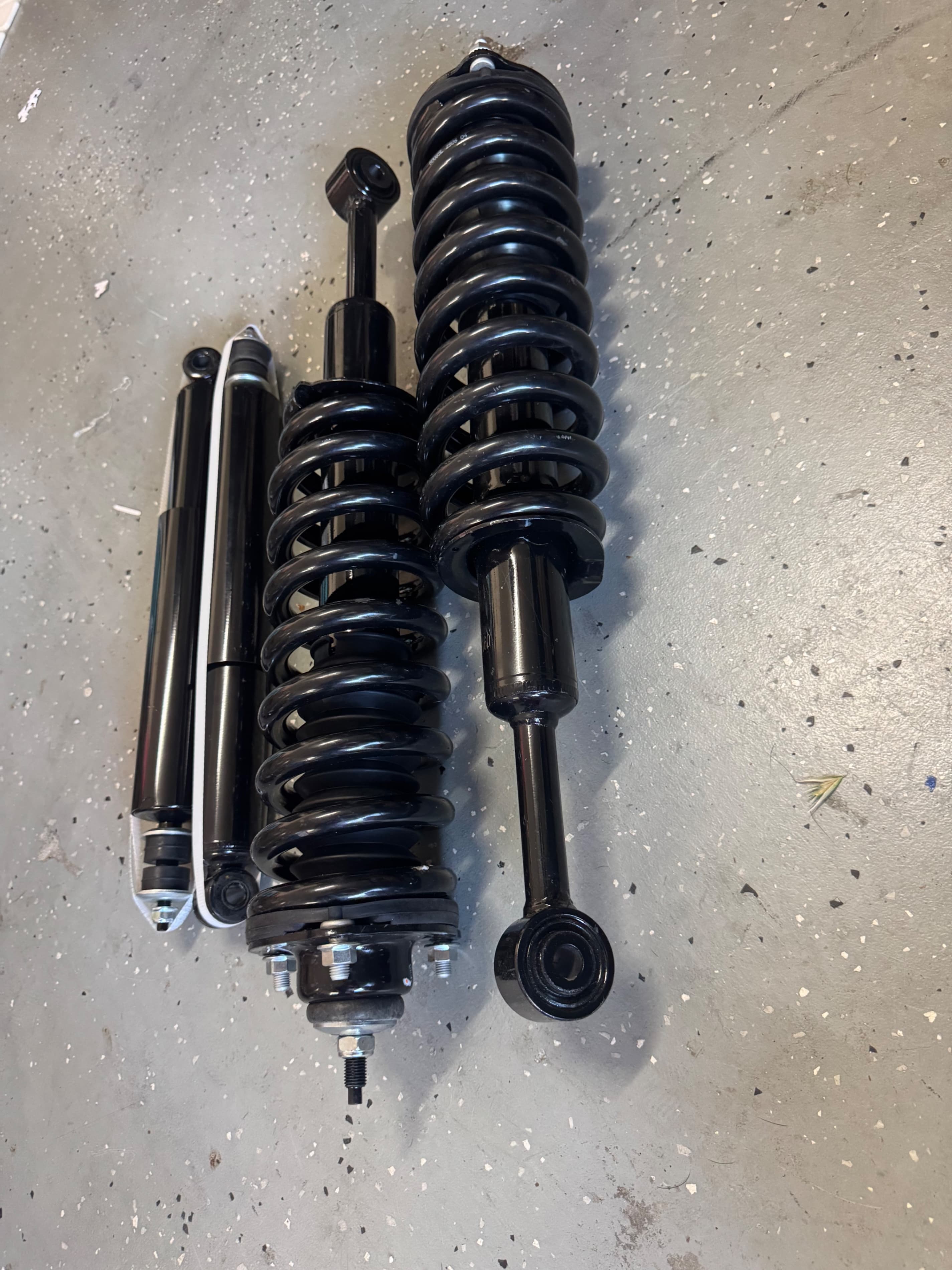 Detroit Axle - 4pc Struts Shocks for Toyota 1995-2004 Tacoma, 2 Front Struts with Coil Spring 2 Rear Shock Absorbers 1996 1997 1998 1999 2000 2001 2002 2003 Replacement Suspension Kit - Thumbnail 6