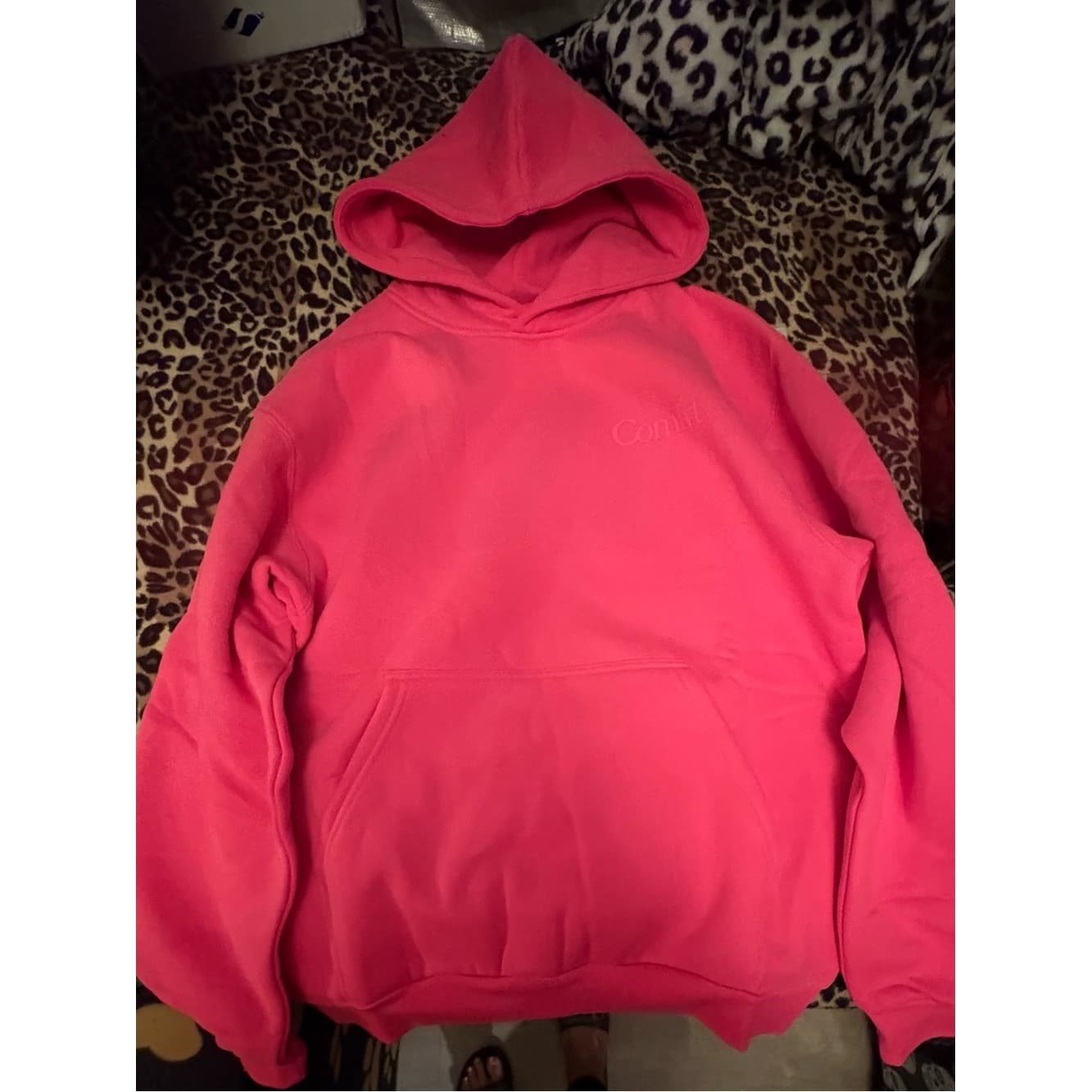 Comfrt Minimalist hoodie in Hot Pink - Thumbnail 2