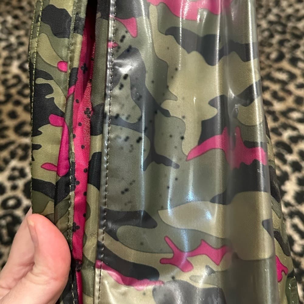 Lug Camo Trolley in Olive Green and Hot Pink - Thumbnail 6