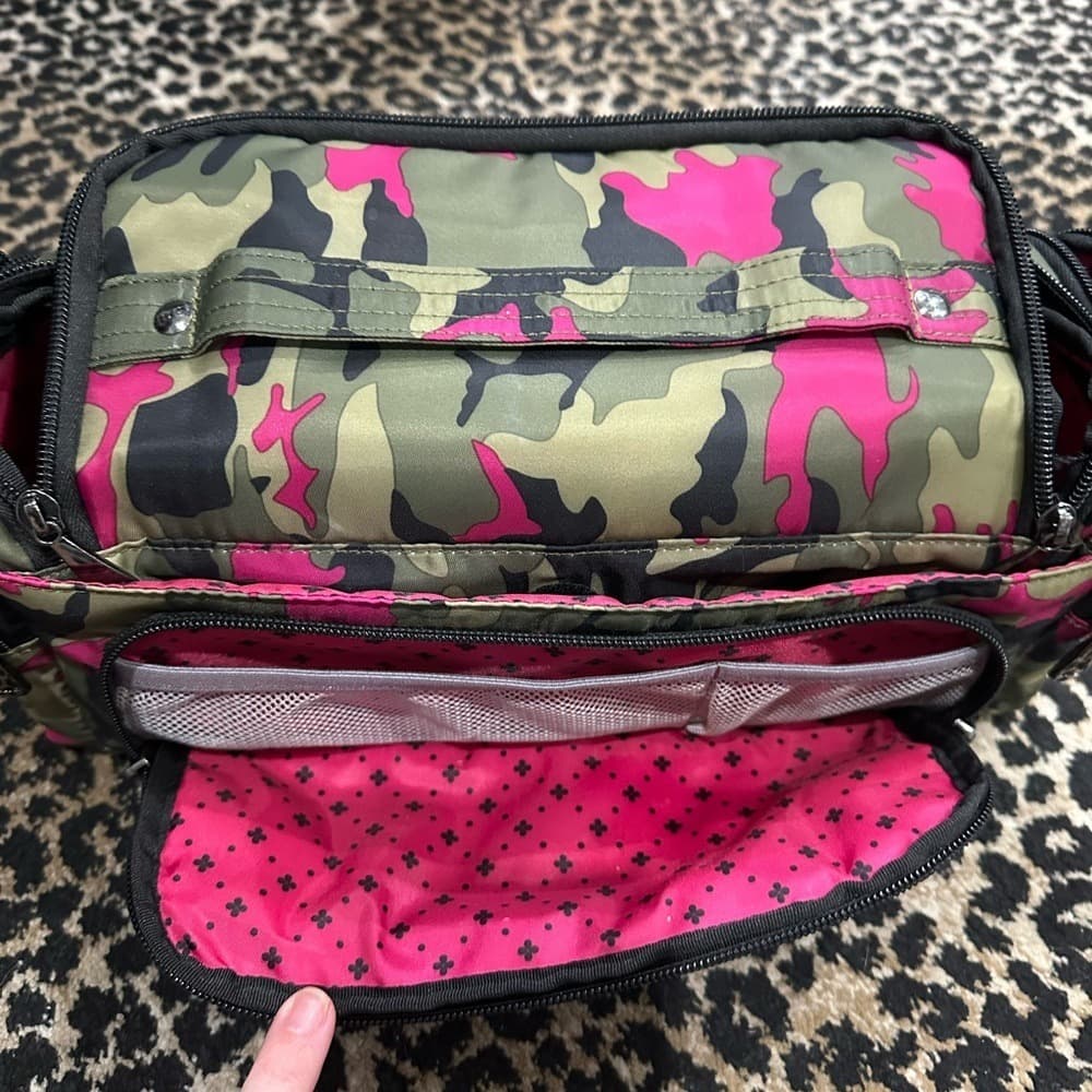 Lug Camo Trolley in Olive Green and Hot Pink - Thumbnail 3