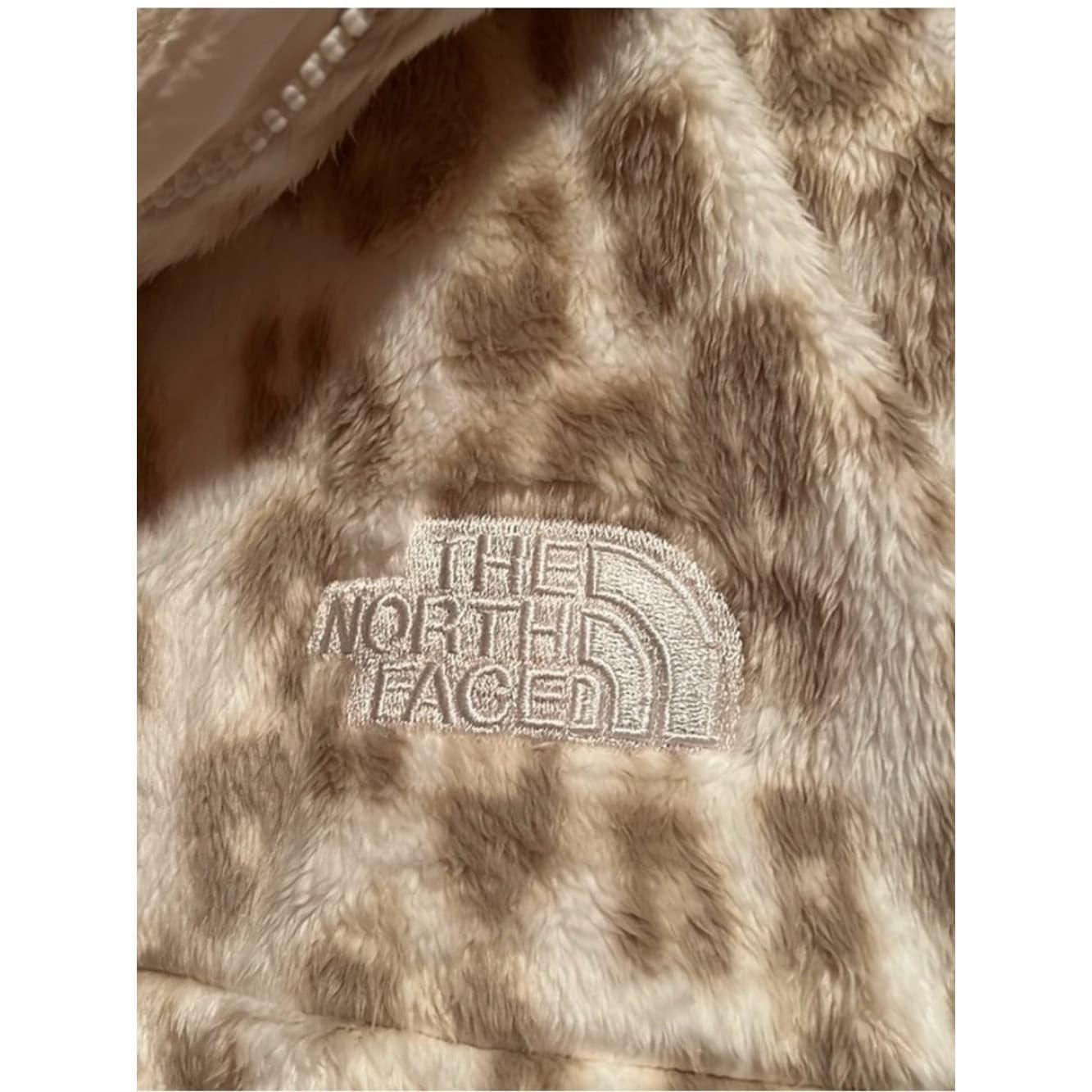 North Face Cropped Leopard Osito Hoodie Jacket 3/4 zip - Thumbnail 2
