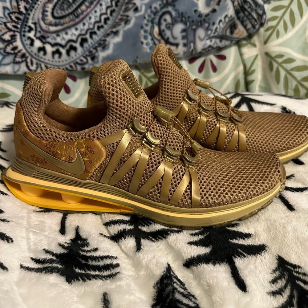 Nike Shox Gravity Metallic Gold Women's Athletic Shoes - Thumbnail 2
